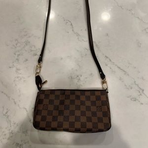 Louis Vuitton Damier pochette crossbody